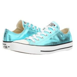 Converse sneakers are in excellent condition. Womens Size 7